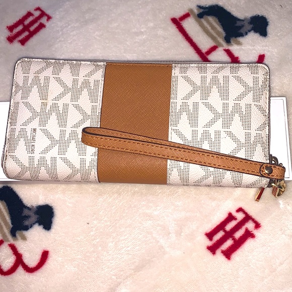 Michael Kors wallet - Picture 3 of 6